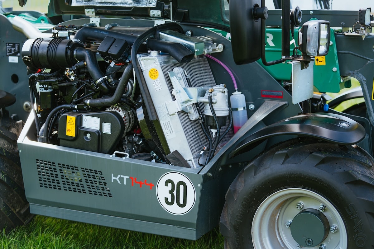 Kramer KT144 telehandler - Landscape Contractor