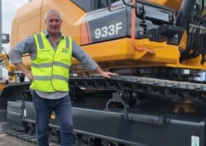 CDA’s James Lipman is pictured alongside one ofthe latest additions to LiuGong’s F Series excavator range, the 33-tonne 933F model, supporting Sydney and wider region operators from Wetherill Park. Image: LiuGong Australia