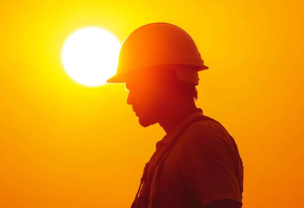 According to SunSmart, businesses with a policy were more likely to provide outdoor workers with potentially life-saving sun protection gear. Image: Naru/stock.adobe.com